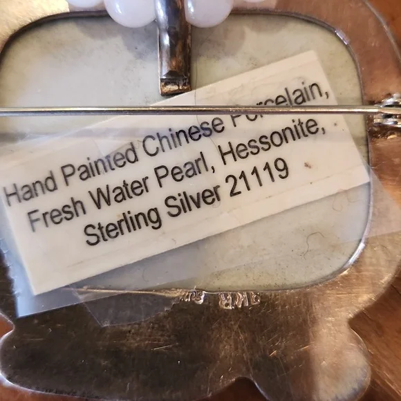 Double strand necklace with signed pendant pin. - Picture 5 of 6